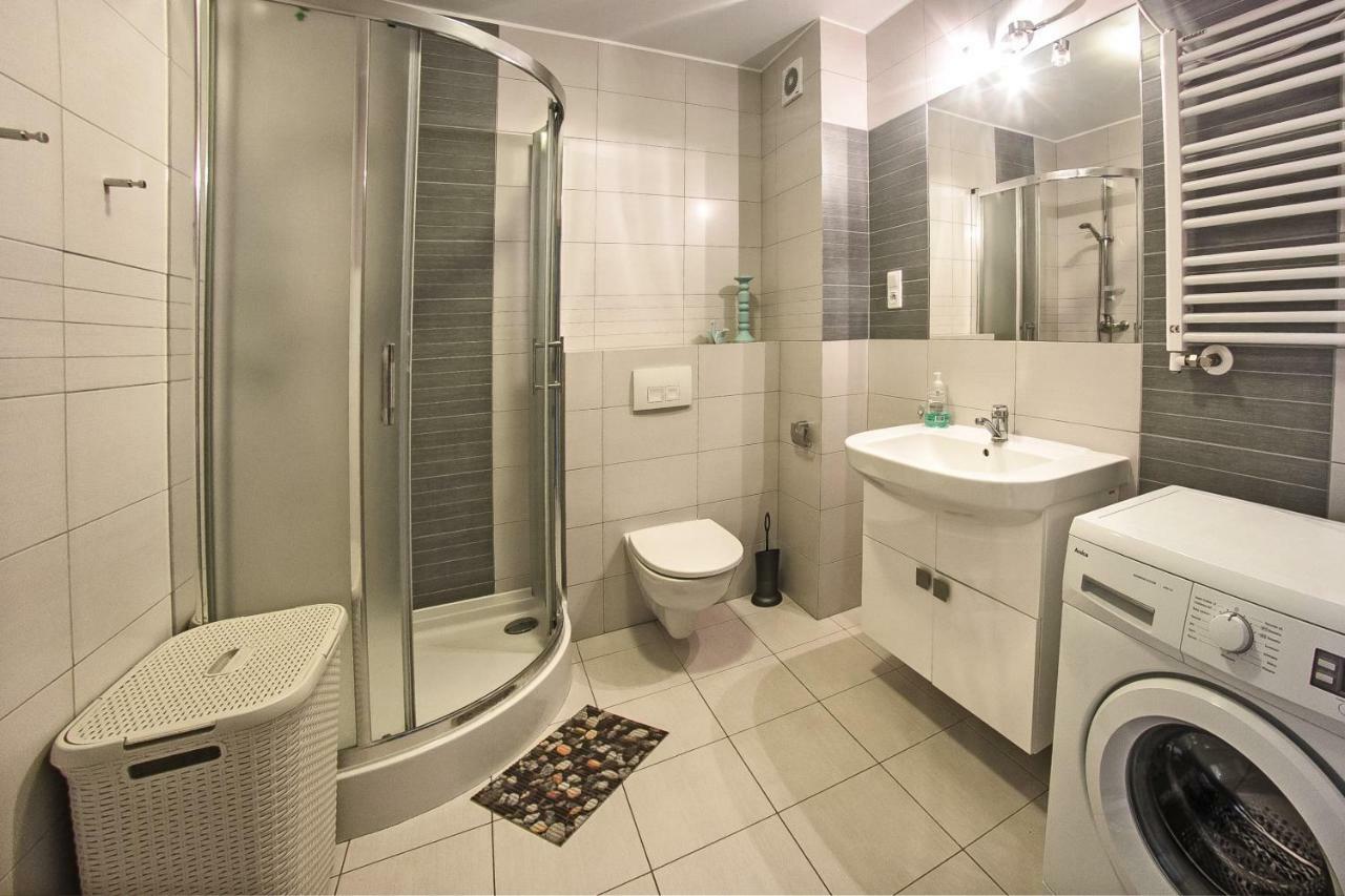 Apartament Kapitanski Bursztynowe Komnaty Darlowko Luaran gambar