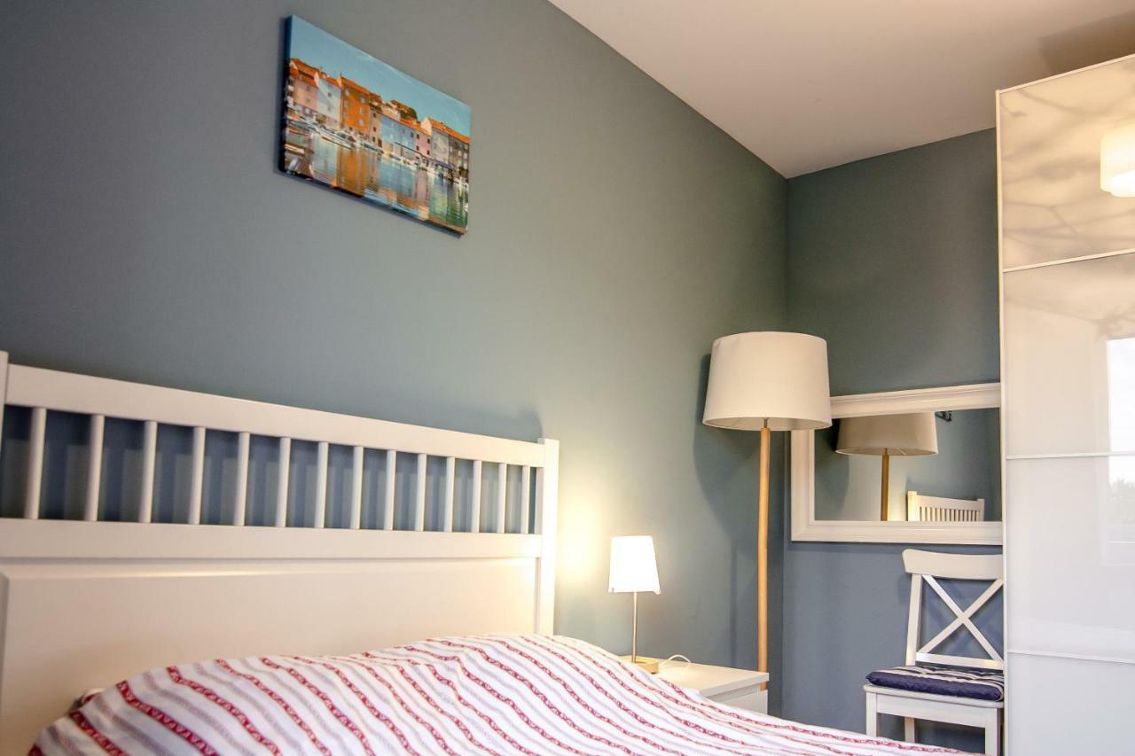 Apartament Kapitanski Bursztynowe Komnaty Darlowko Luaran gambar