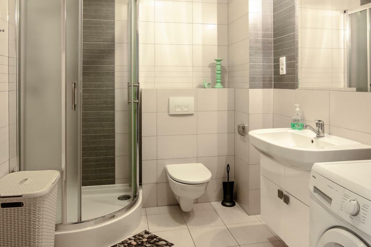 Apartament Kapitanski Bursztynowe Komnaty Darlowko Luaran gambar